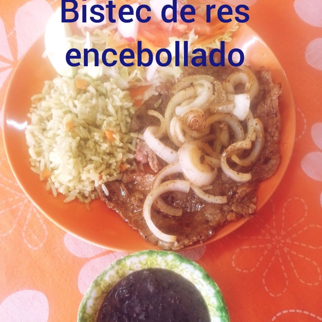 Bistec de Res Encebollado (Incluye Sopa del Día)