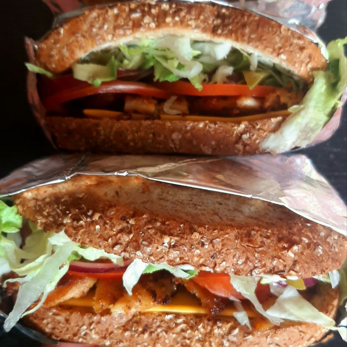 Sandwich milanesa de pollo empanizado