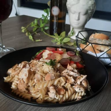 Pasta Alfredo con Ensaladita