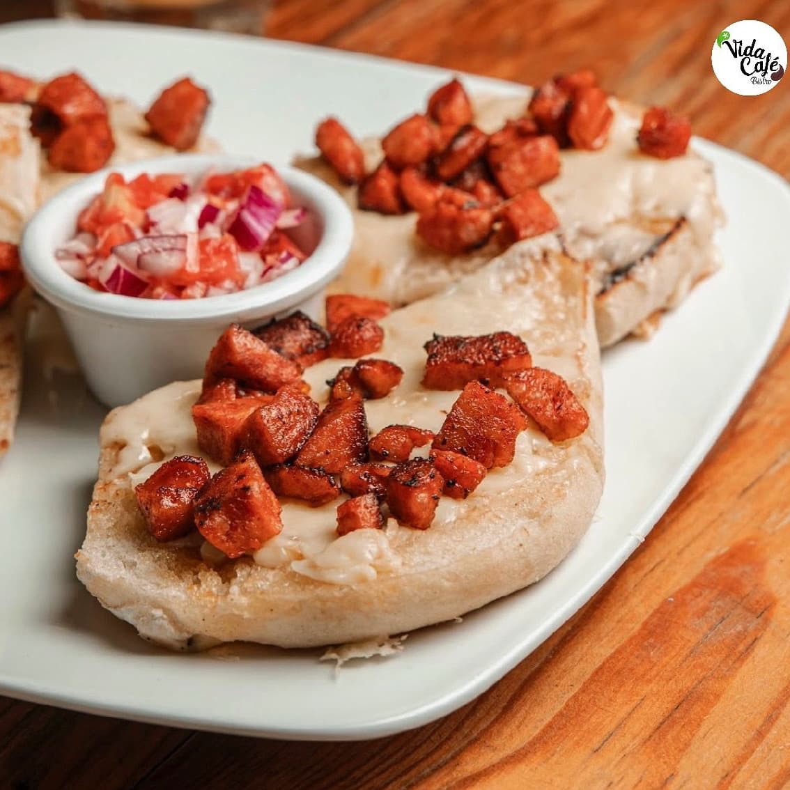 Molletes de Chorizo