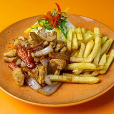 Pollo saltado