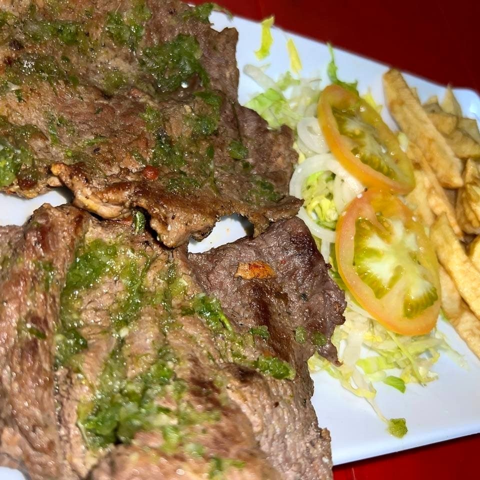 Carnes de Res a la Plancha + Papas  Fritas