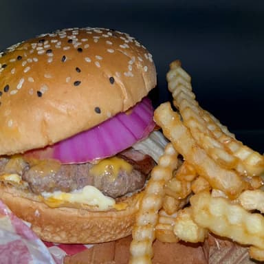 Hamburguesa + Papas Fritas