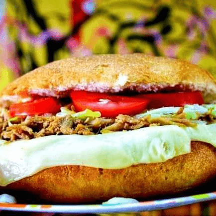 Mega Torta Lomo con Asadero