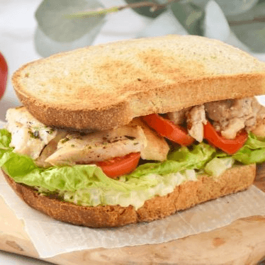 Sándwich de pechuga de pollo