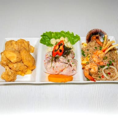 Trío: Leche de Tigre, Chicharrón y Chaufa de Mar.