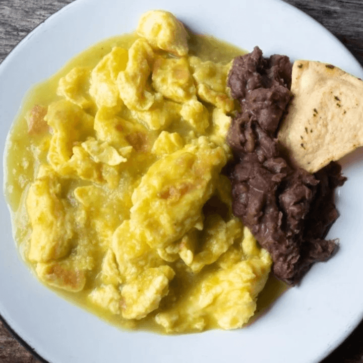 Huevo en Salsa Verde