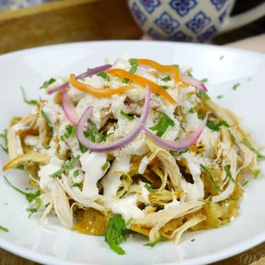 Plato de chilaquiles sencillos.