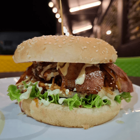 Hamburguesa Tocineta al Carbón