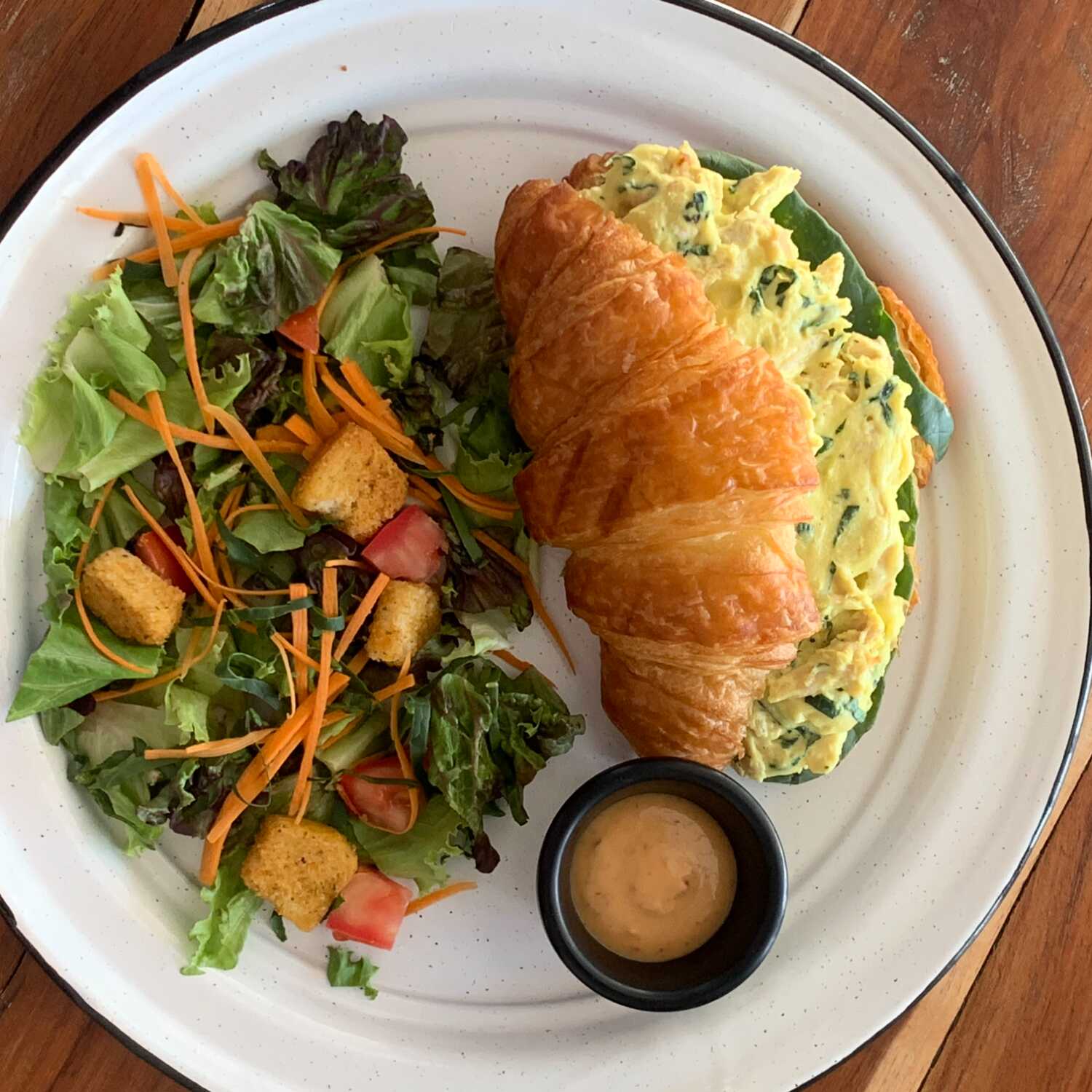 croissant pollo y queso crema