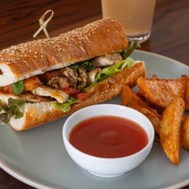 Panini de Pechuga de Pollo y Tomates Asados