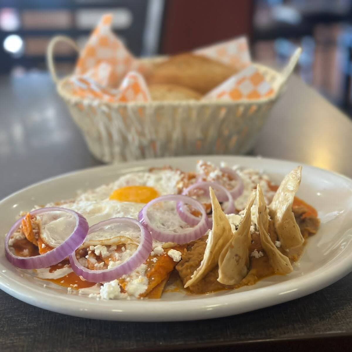 Chilaquiles con Pechuga de Pollo