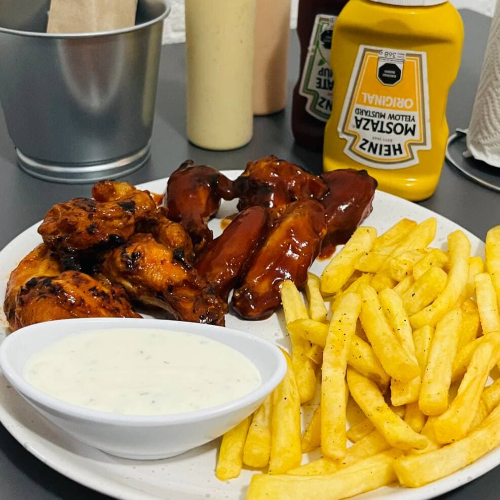 10 Alitas con Papas