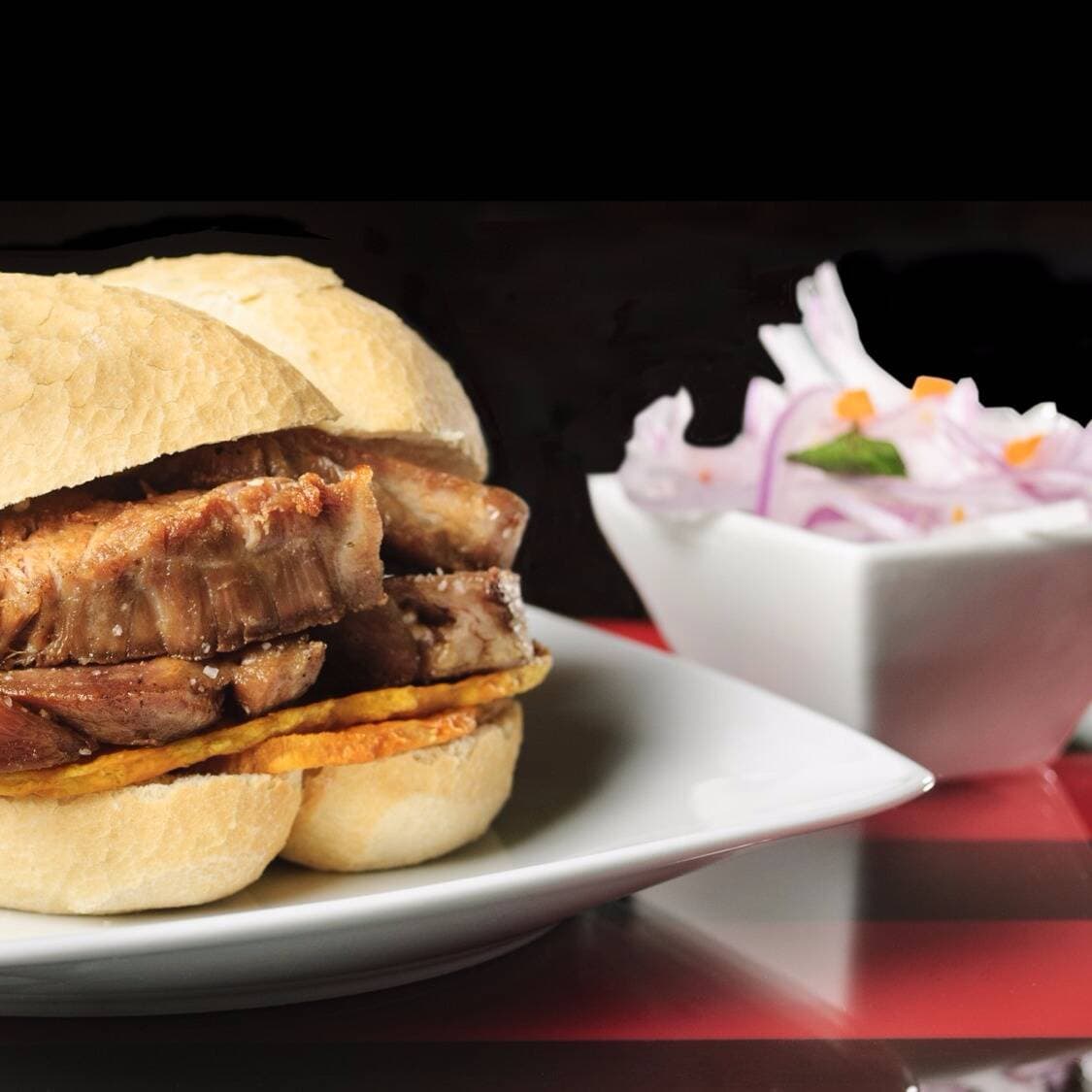 Pan con Chicharrón Regular de 120 G