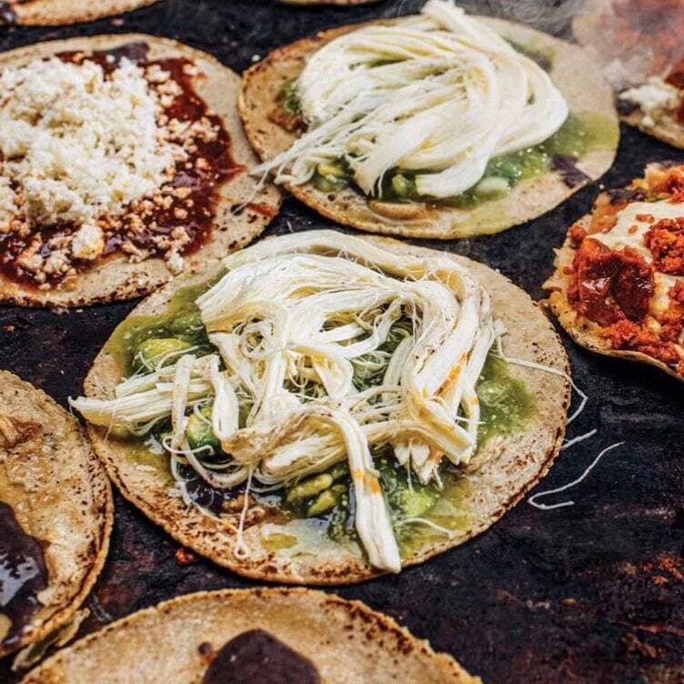 memela de huevo al comal