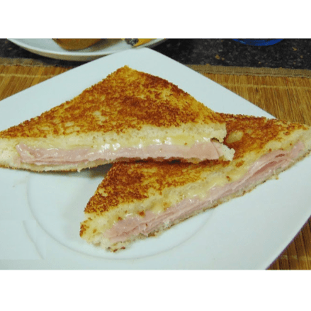Sándwich Mixto con Pollo, Jamón y Queso