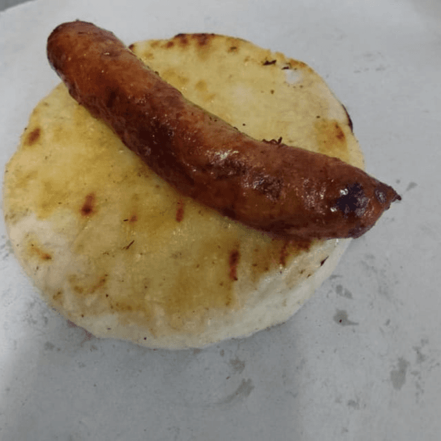 Chorizo, Arepa, Jamón y Queso