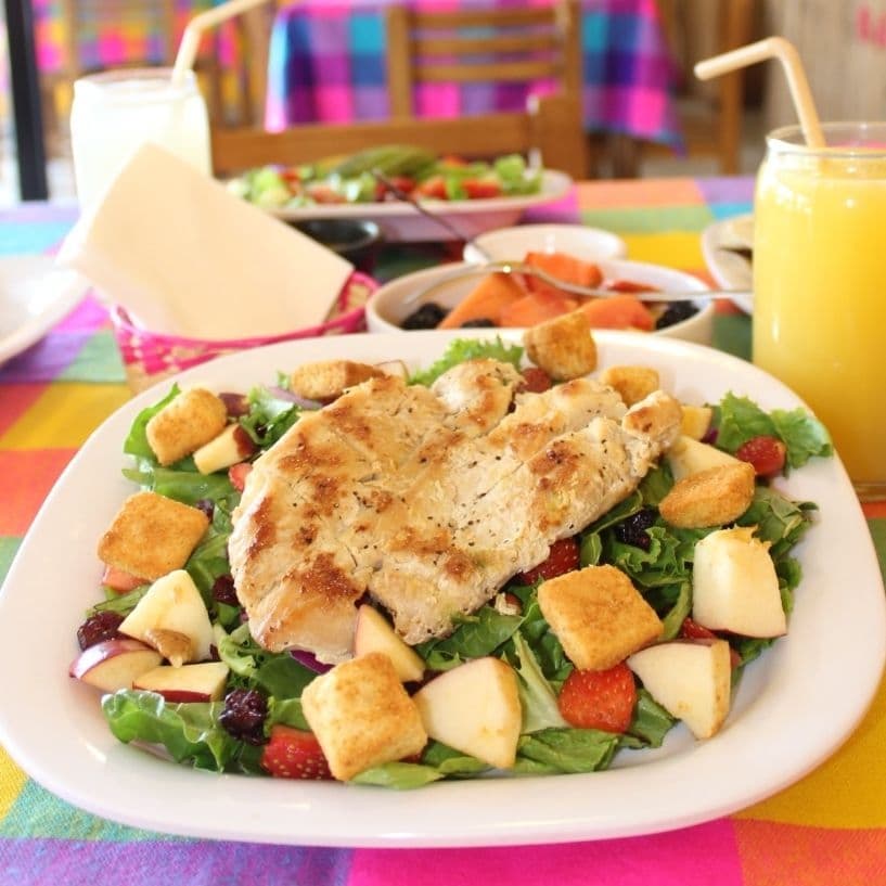 Ensalada Tropical + Bebida