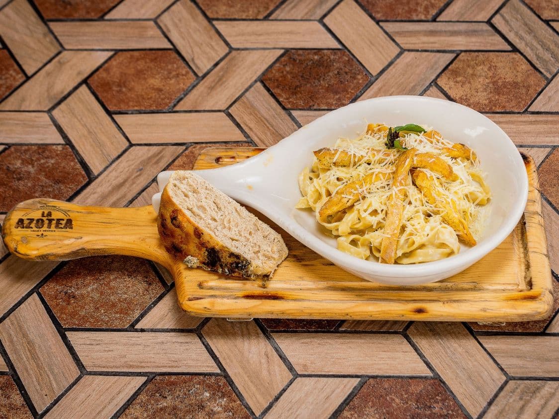 Pasta Alfredo con Pollo
