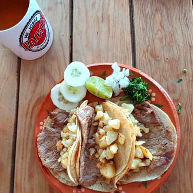 Tacos de bistec en trozo con papa
