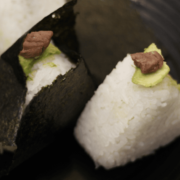 2 Onigiri de Carne