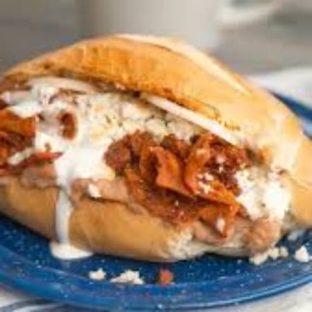 Torta de Chilaquiles Rojos