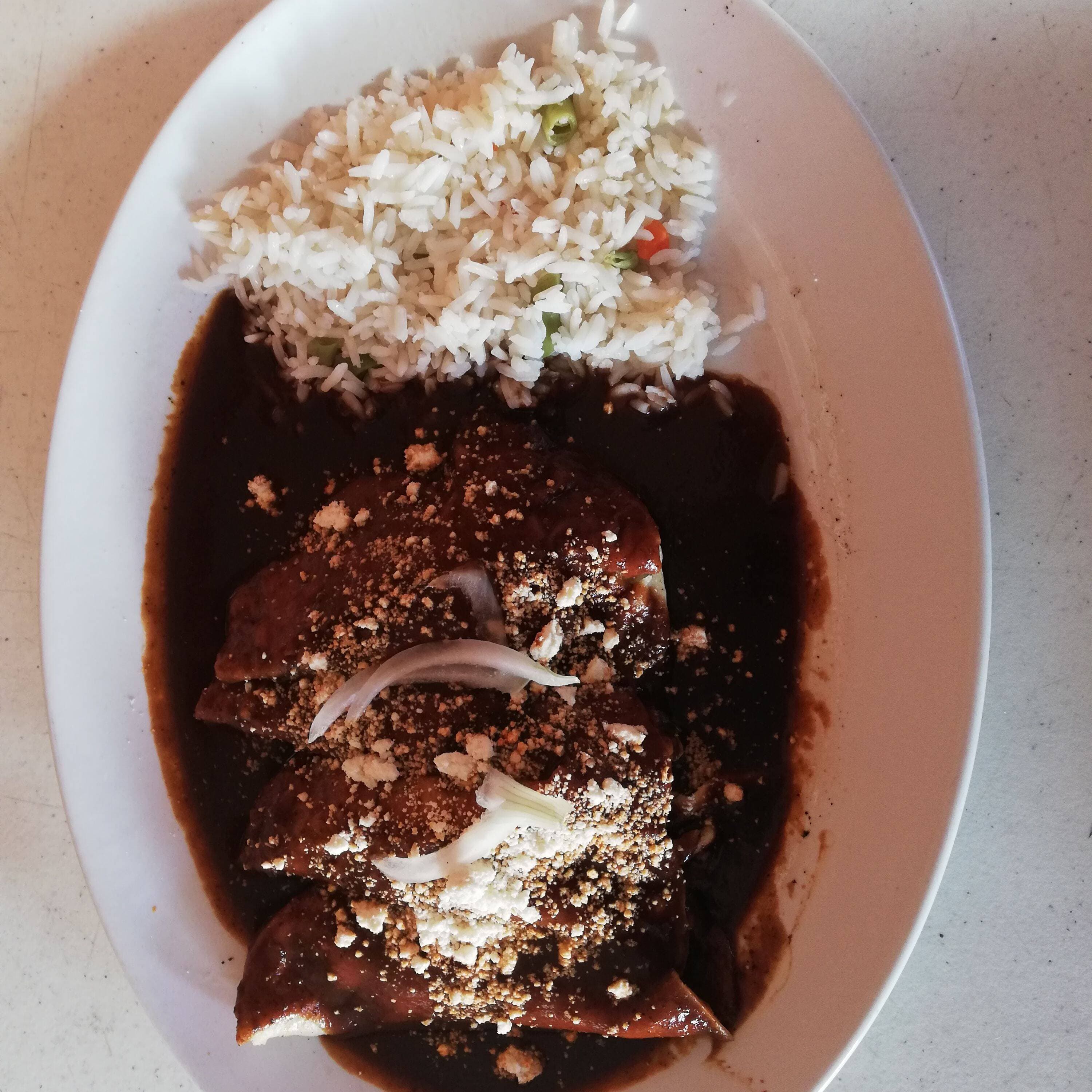 Enchiladas con Mole