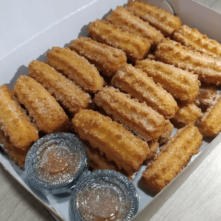 50 Minichurros + 5 Salsas (1Oz)
