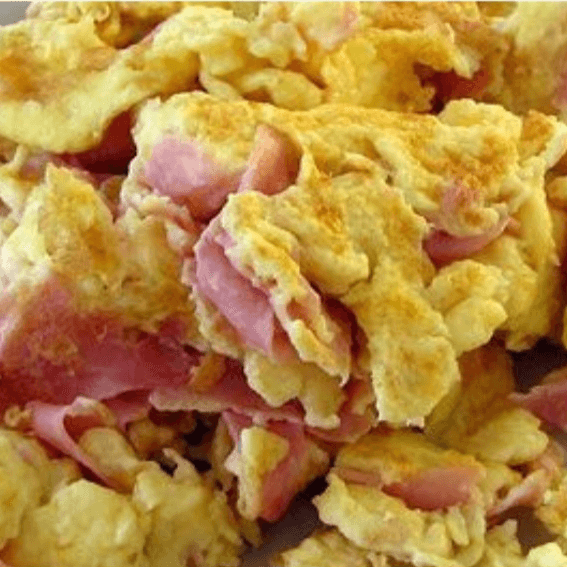 Huevos con jamón. (Desayuno)