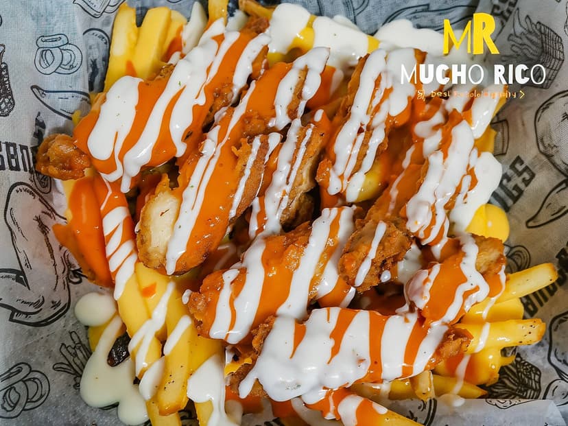 MUCHO RICO Alitas, boneless & fries