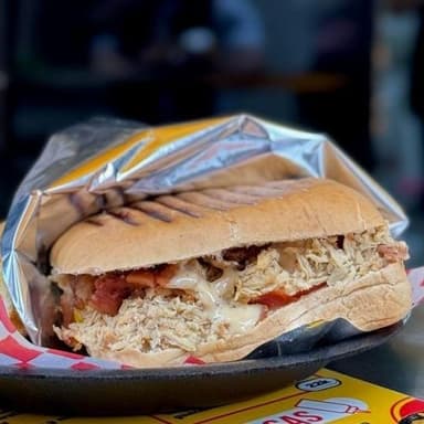 Sándwich Pollo Desmechado