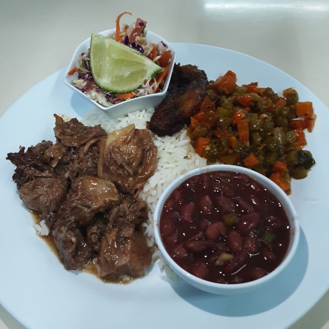 Casado con Carne en Salsa.