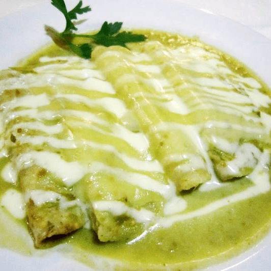 Enchiladas suizas de queso panela