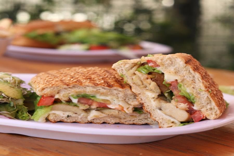 BAGUETTE DE POLLO A LA PLANCHA