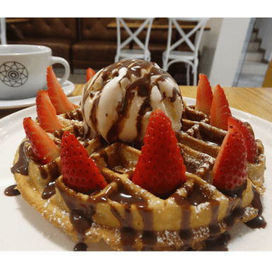 Waffle de Fresas y Helado