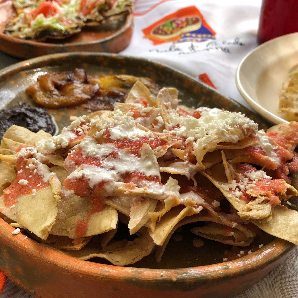 Chilaquiles Con Deshebrada