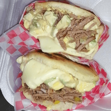 DOS AREPAS GRANDES +2GASEOSAS MINI