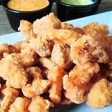 Chaufa con langostino y chicharron