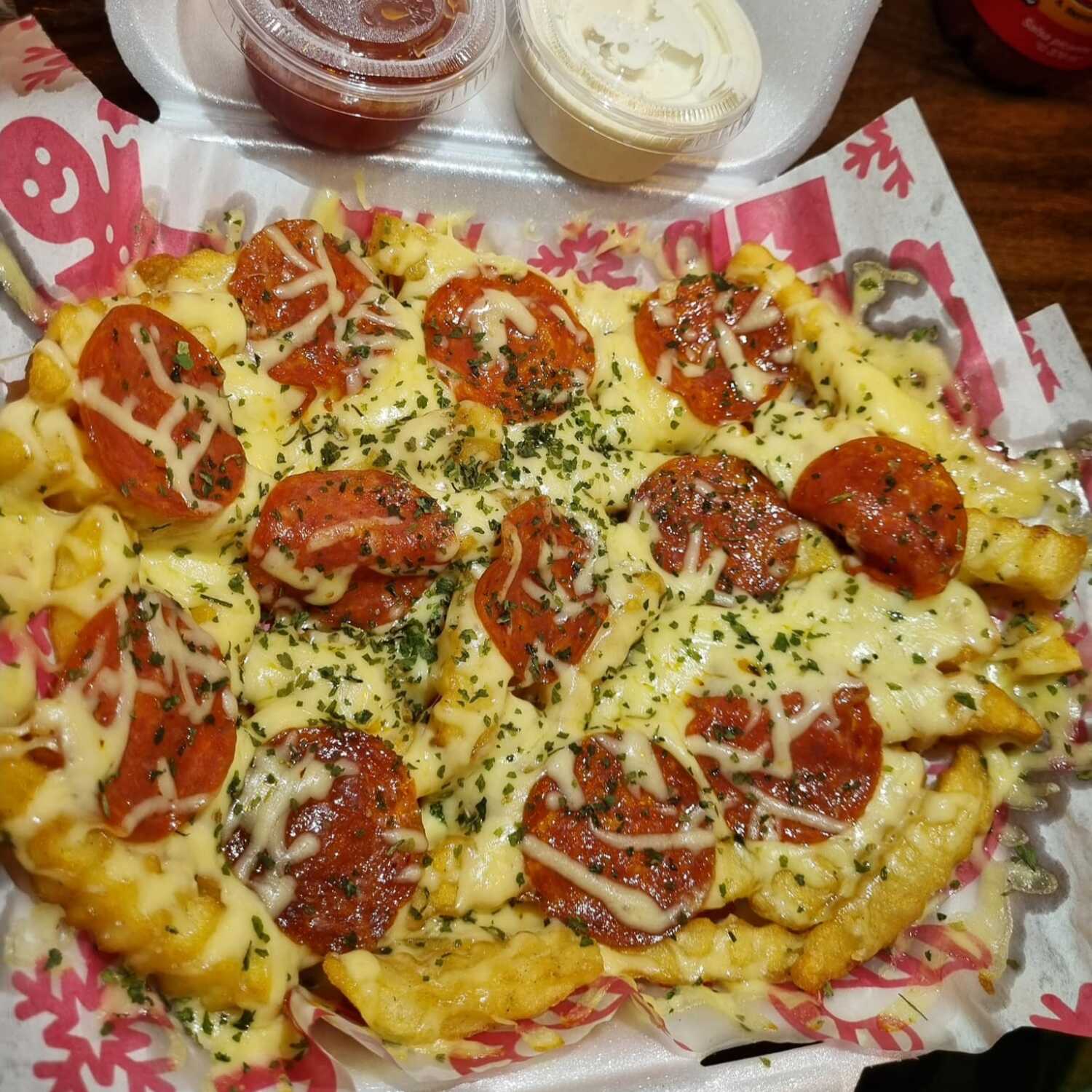 Papas preparadas con manchego y peperoni