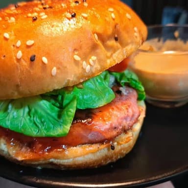 Hamburguesa de Atun Aleta Amarilla con papas