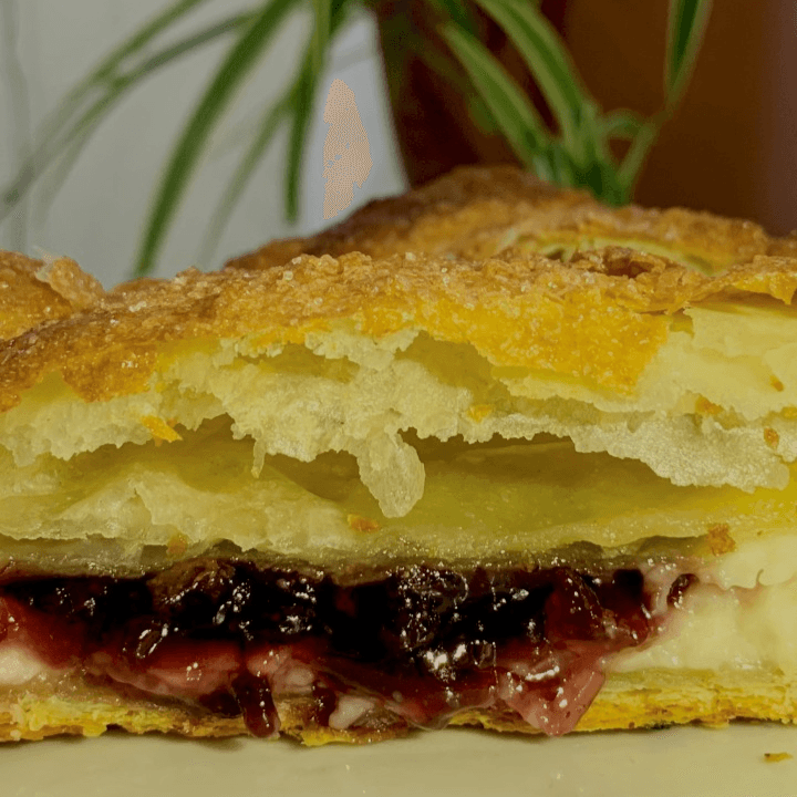 Hojaldre Queso Crema con Zarzamora