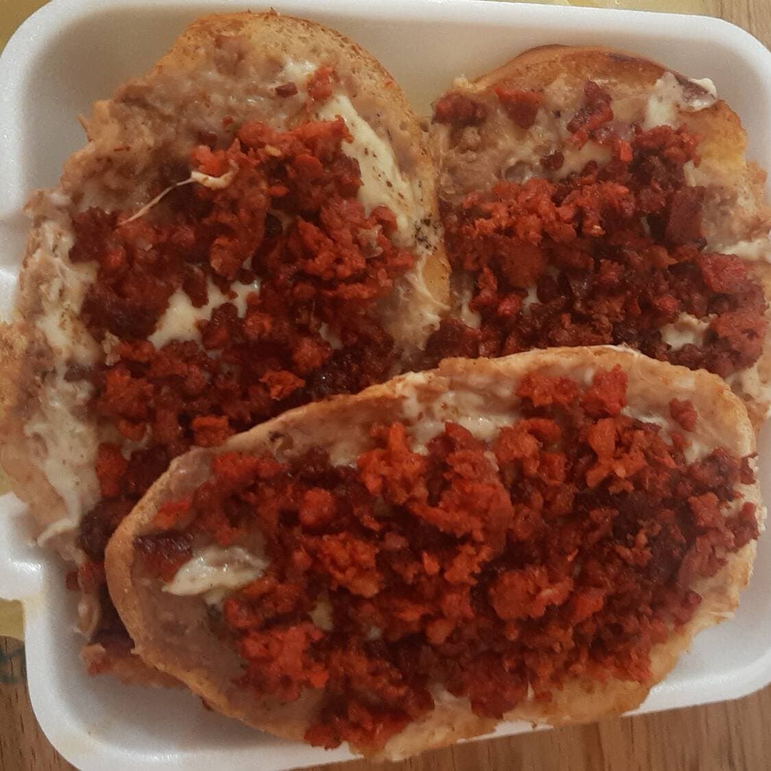 Molletes con Chorizo