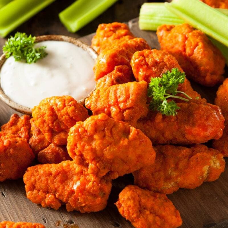 30 Boneless de pollo empanizado , con 2 Salsas