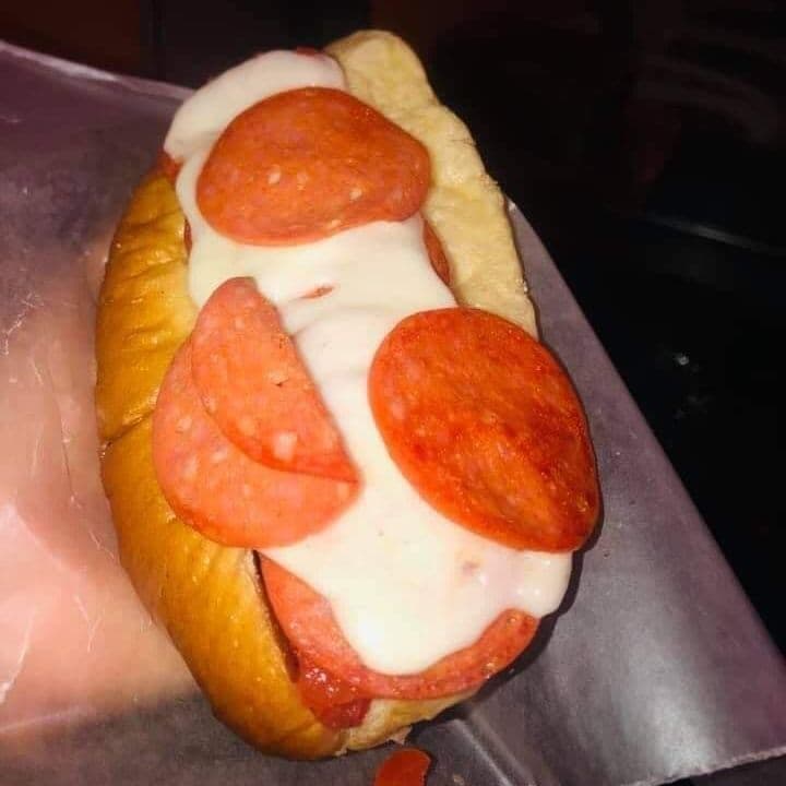 Hotdog especial de pepperoni.