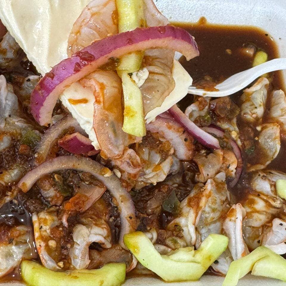 Tostada de Aguachile Tusi Lavado