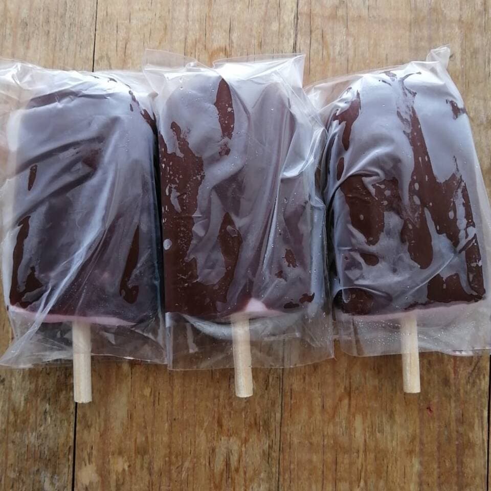 Paleta de yogurt con Fresa cubierta de chocolate