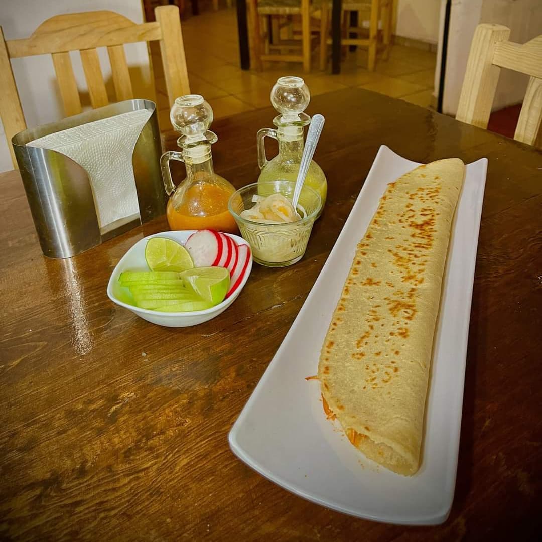 Chicharrón en salsa roja 40 cm SIN QUESO