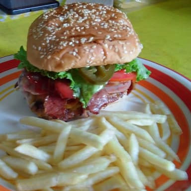 Deli Burger Barbara Con Papas