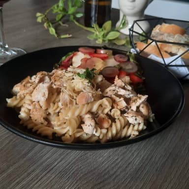 Pasta la 3 Quesos con Ensaladita