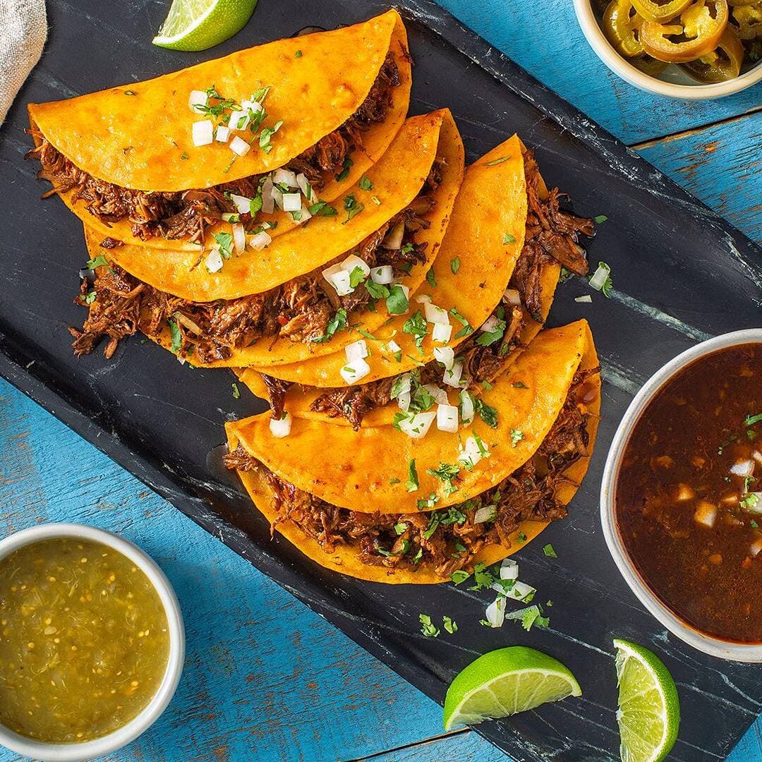 Tacos de Birria y Coca Cola 600ML